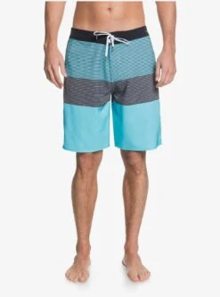 Quiksilver Highline Massive 20" In Blue Boardshort